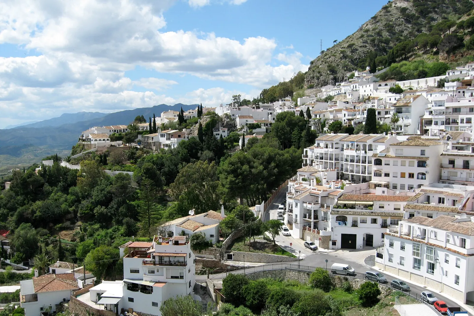 Casas blancas de Mijas Pueblo con vistas a la Costa del Sol